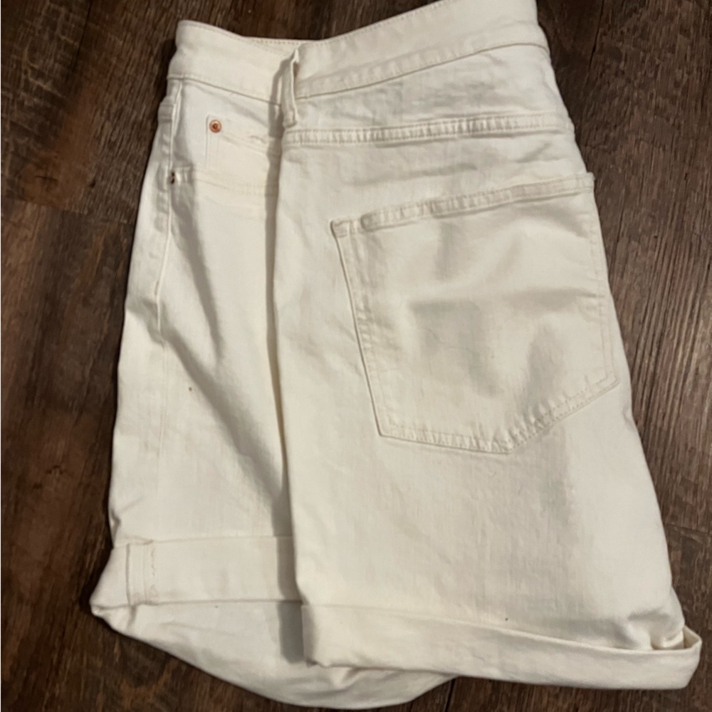 Warp + Weft white denim shorts made by Lisbon. Size 18W